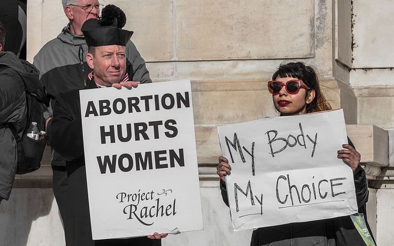 Kinek készülnek az abortuszszigorító törvénymódosítások, mikor 5-ből 1 embert érdekel ilyesmi?