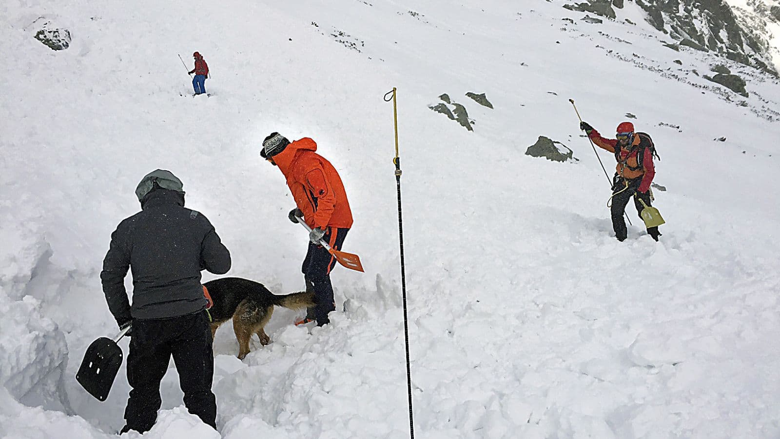 Holtan találták meg a 39 éves férfit, akit elsodort a lavina a Tátrában