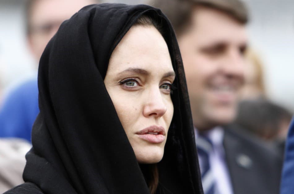 A súlyos áradások sújtotta Pakisztánba érkezett Angelina Jolie