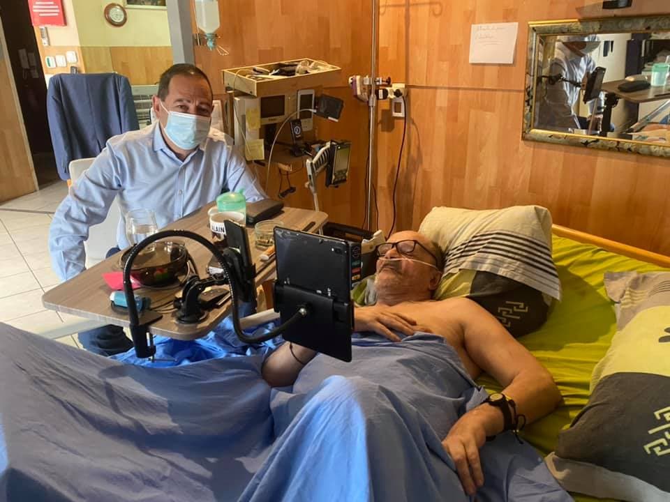 Élőben közvetíti a Facebookon a haláltusáját egy gyógyíthatatlan beteg férfi, akinek nem engedélyezték az eutanáziát – VIDEÓ