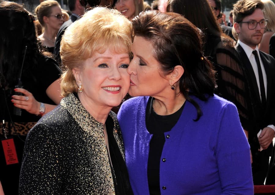 Végső búcsút vettek Carrie Fishertől és édesanyjától, Debbie Reynoldstól