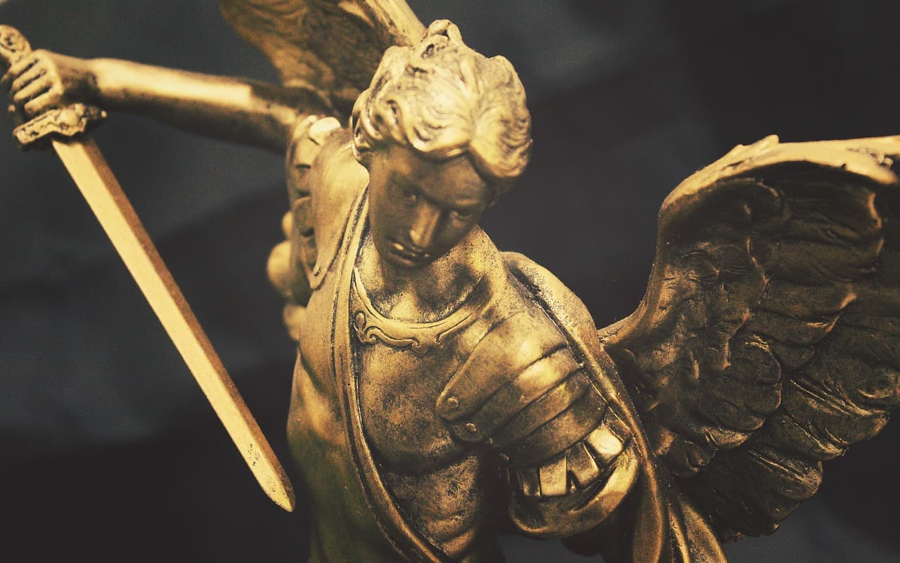 ÉSZMEGÁLL: El akarta lopni Mihály arkangyal szobrát, végül felszúrta magát a kardjára