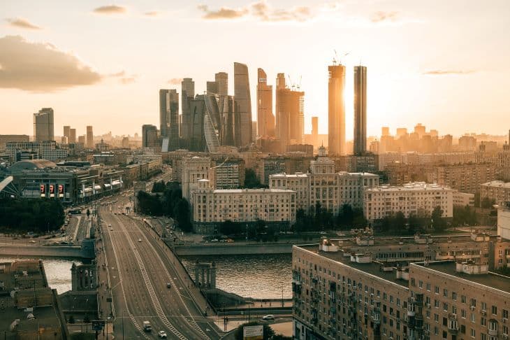 Titokzatos fekete füstgyűrű jelent meg az orosz főváros egén (VIDEÓ)
