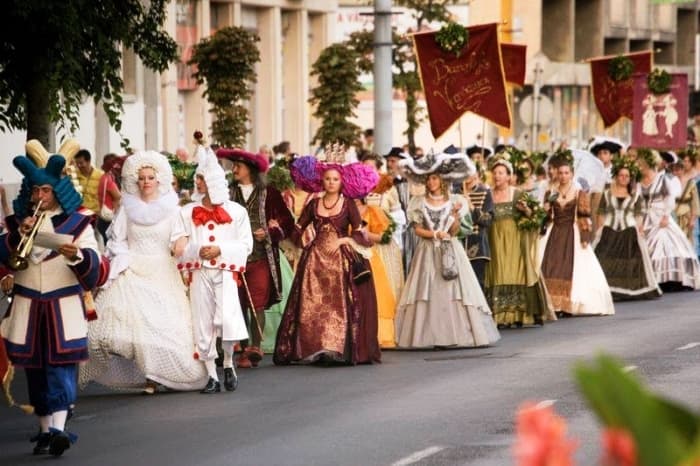 Péntektől barokk pompába öltözik Győr belvárosa