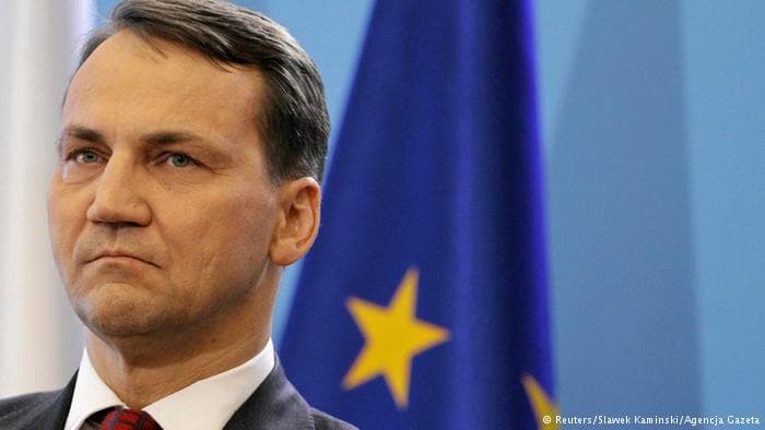 Lengyel lehallgatási botrány: maradhat a belügyminiszter is