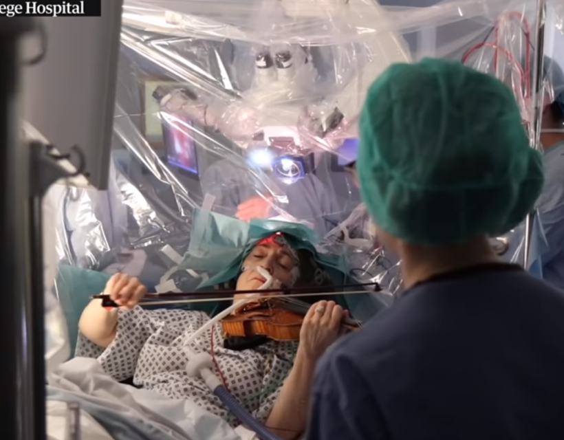 Végighegedűlte saját agyműtétjét a páciens (VIDEÓ)