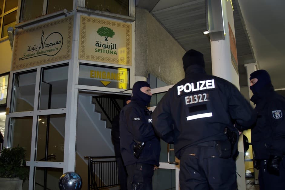 Tizenévesek agyonvertek egy tűzoltót, néhány nappal később leszúrtak egy rendőrt Bajorországban