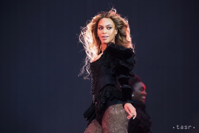 Beyoncé megmutatta hatalmas pocakját
