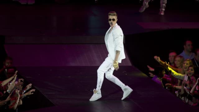 Justin Bieber felfüggeszti világ körüli turnéját - teljesen kimerítették a fellépések