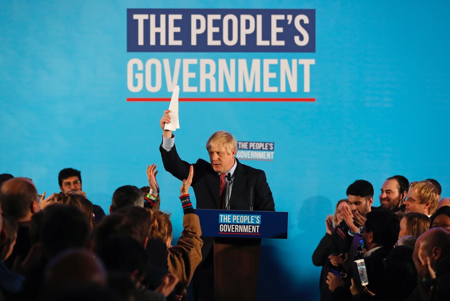 Fölényes győzelemet aratott a Konzervatív Párt Nagy-Britanniában