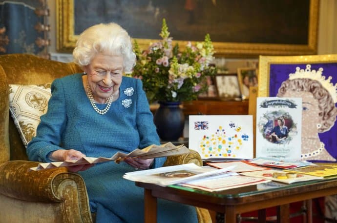 Orvosai aggódnak a 96 éves brit uralkodóért - nincs túl jó állapotban