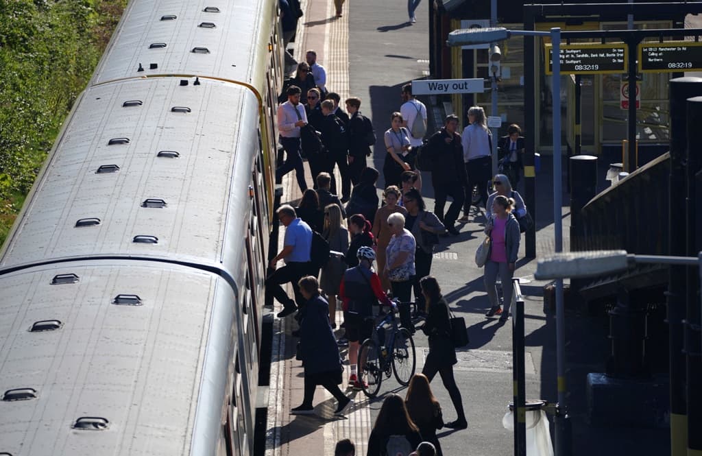 Az utóbbi harminc év legnagyobb tömegközlekedési sztrájkjára kerül sor Nagy-Britanniában