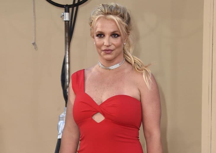Britney Spears félmeztelenül árulta el a titkát (FOTÓ)