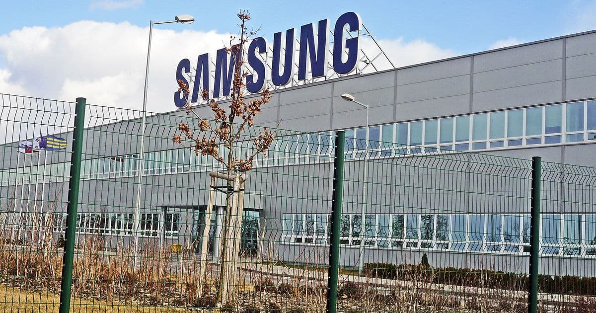 Folytatódnak az elbocsátások a galántai Samsungnál, amelyik Magyarországra helyezi a termelését