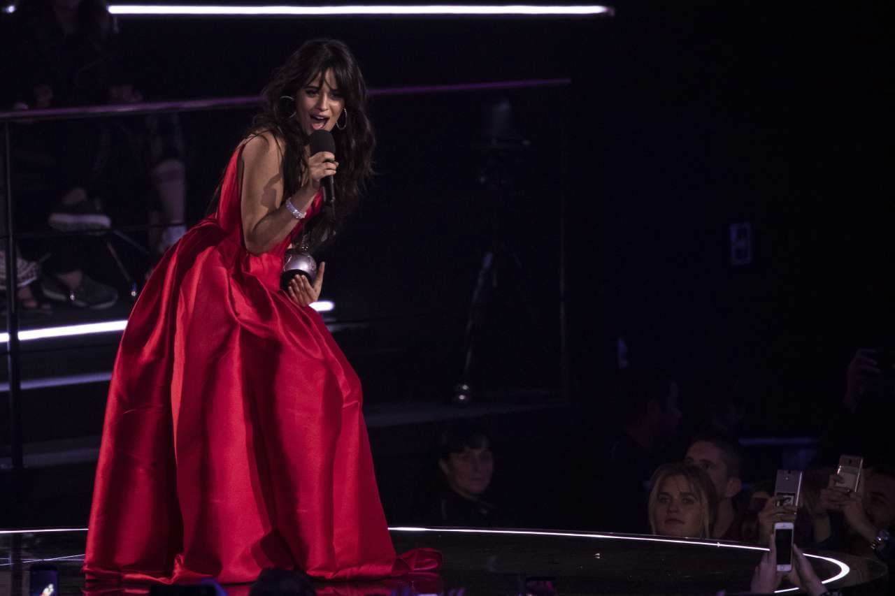 Camila Cabello tarolt az MTV Europe Music Awardson