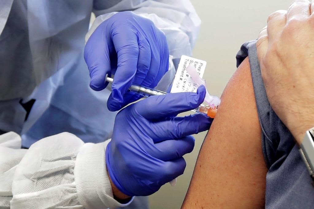 Kanadában már a jövő év elején lehet védőoltás, négy vakcinagyártóval is leszerződtek