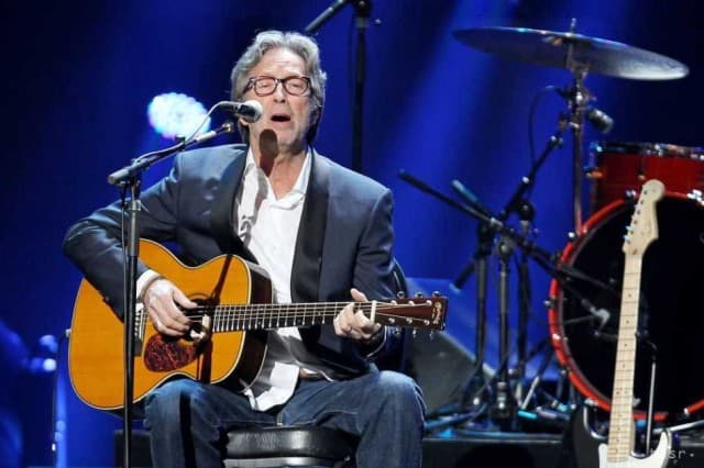 Eric Clapton csodálkozik azon, hogy nem halt bele a drogozásba