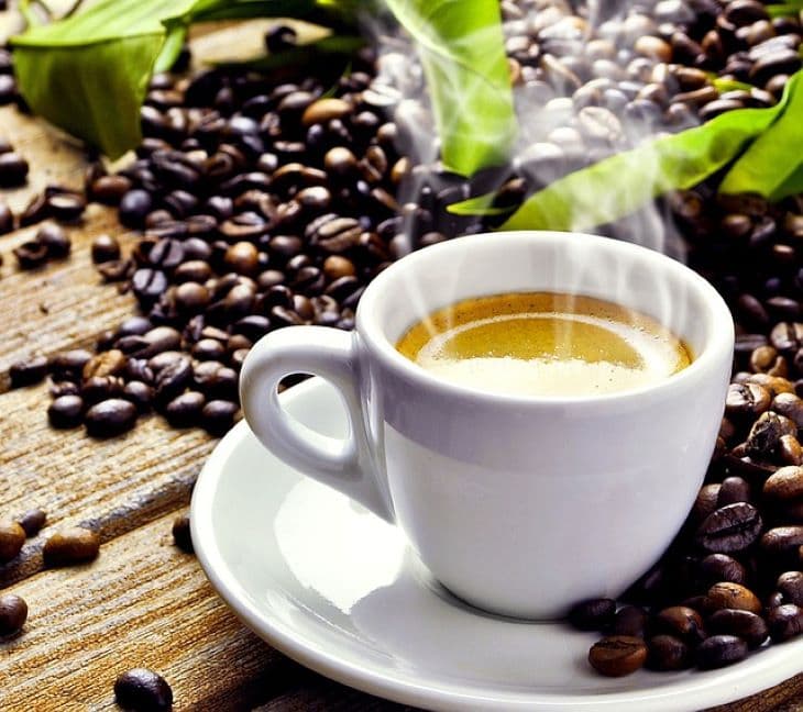 A túlzott kávéfogyasztás csökkentheti az agytérfogatot és növelheti a demencia kockázatát