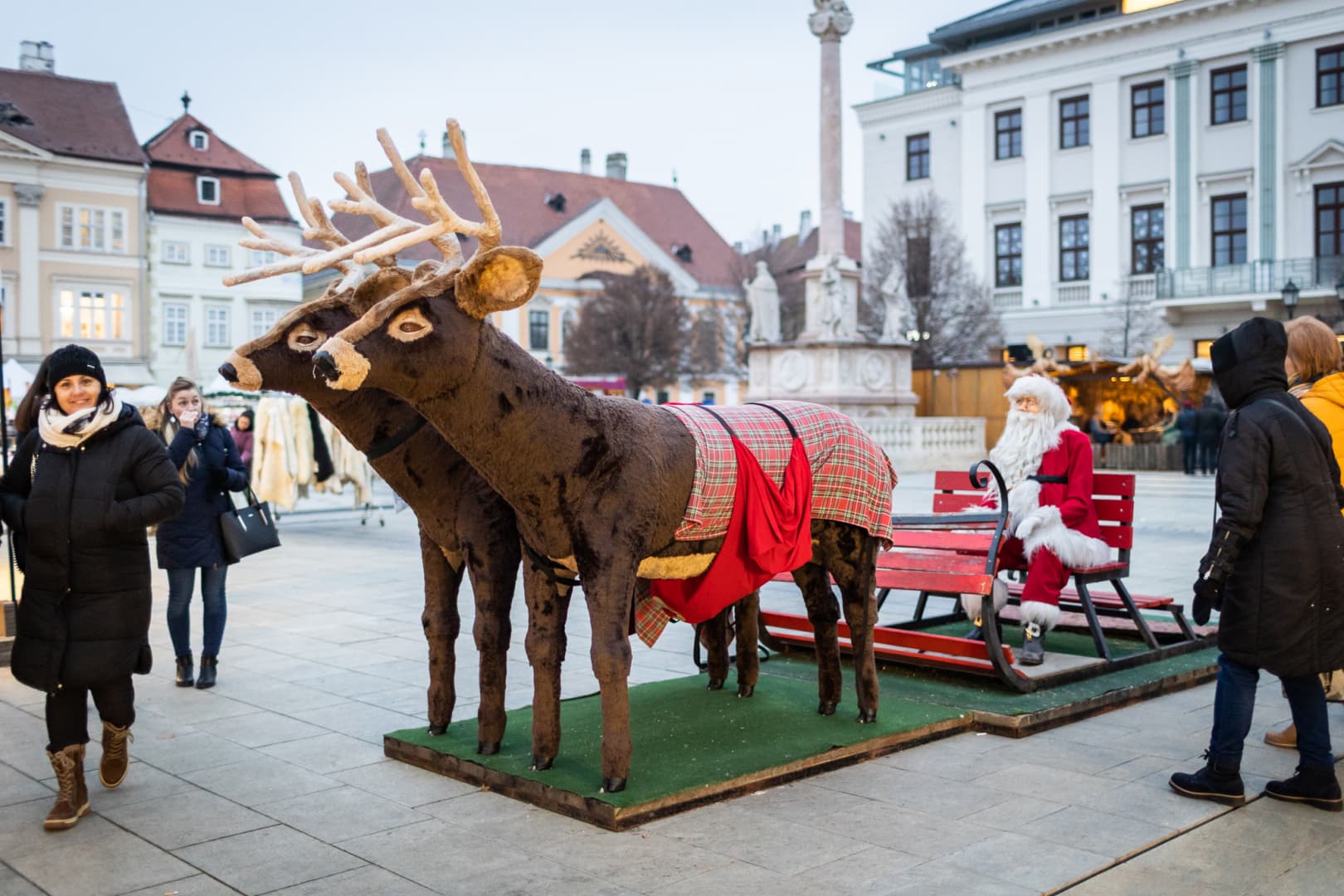 Izgalmas édességekre, de határvadász-toborzókra is lelhetünk a karácsonyi vásárban Győrben (FOTÓK)