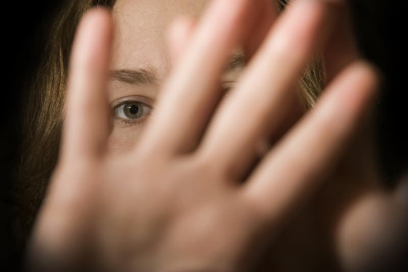 BORZALOM: Heti rendszerességgel szexuálisan zaklatta nevelt lányát egy magyar férfi