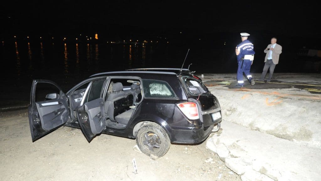 Öngyilkosságot követhetett el a férfi, aki autójával a Dunába gurult