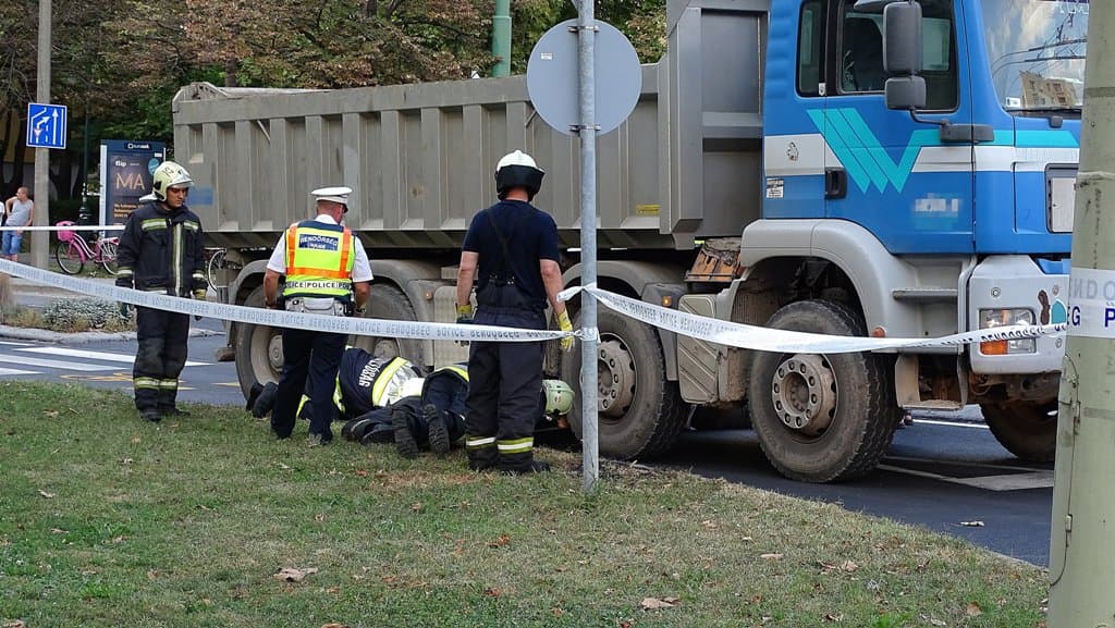 Tragikus baleset: teherautó gázolt halálra egy gyereket Magyarországon