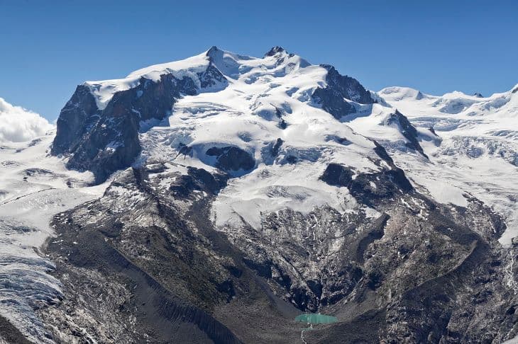 Két napot és két éjszakát élt túl egy nő egy svájci gleccserszakadékban