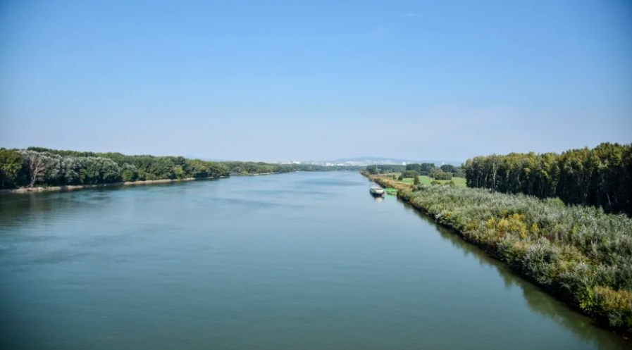 BORZALOM: Ötéves kisfiú holttestét húzták ki a Dunából, két nappal később halott apját is megtalálták a folyóban
