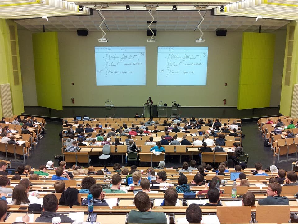 FELMÉRÉS: Nem vonzó a hazatérés a külföldön tanuló szlovákiai diákoknak