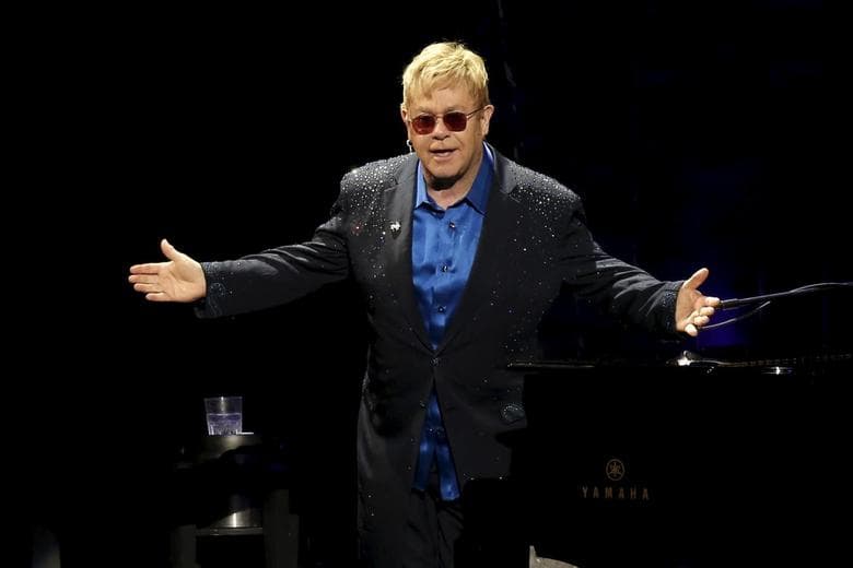 Becsületrendet kap Elton John