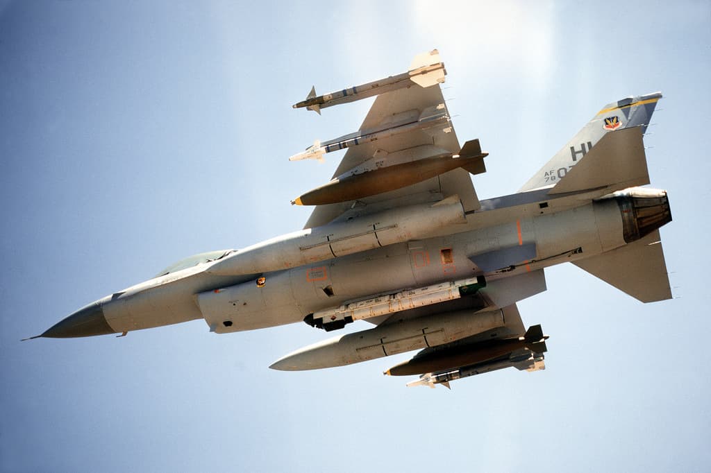 F-16-os vadászgépeket kaphat Ukrajna - állítja a védelmi tanács vezetője