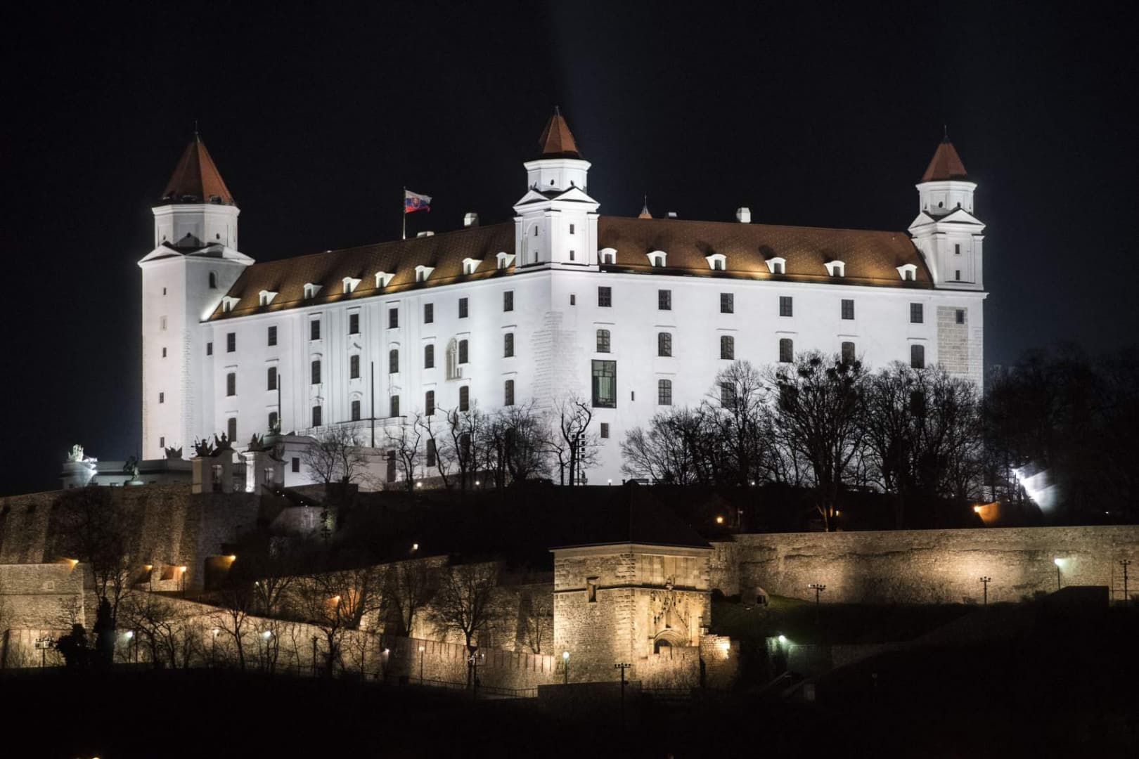 Kivilágítják a pozsonyi várat II. Erzsébet királynő emlékére