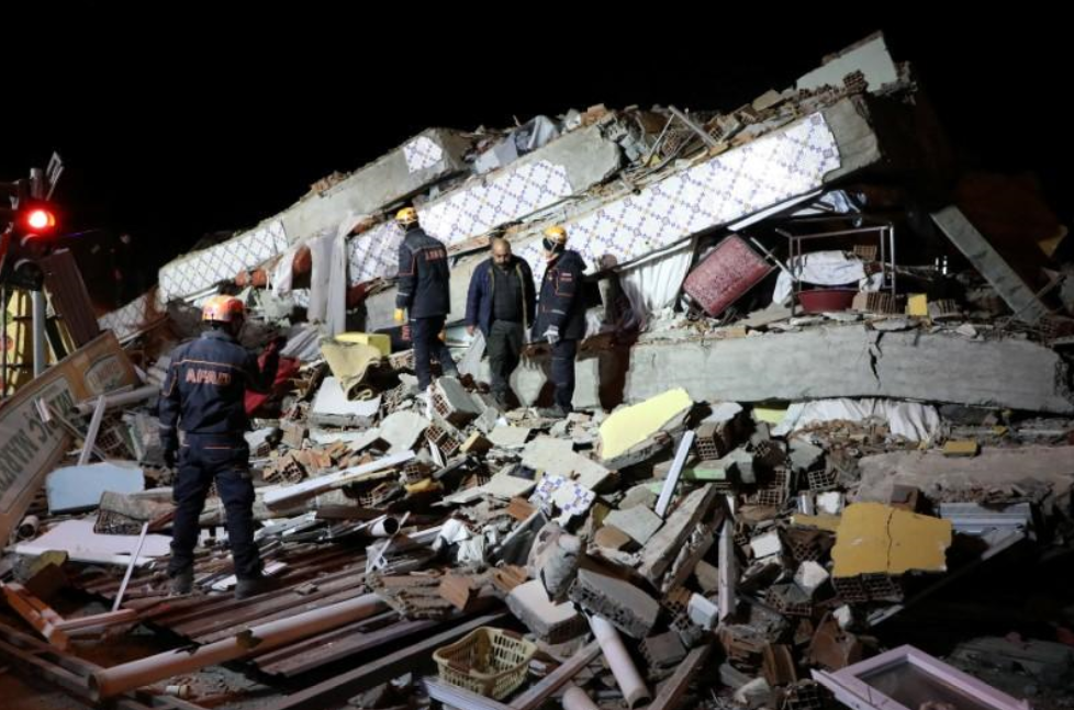 Nőtt a törökországi földrengés halálos áldozatainak száma, folytatódik a mentés