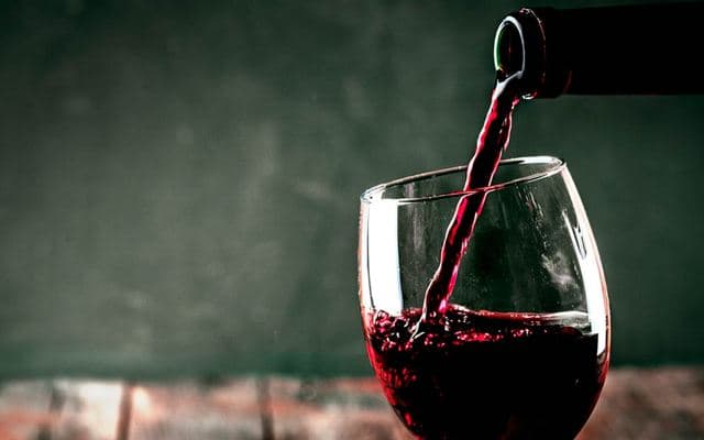 Száz évnél idősebb palackozott borokat találtak Lengyelországban