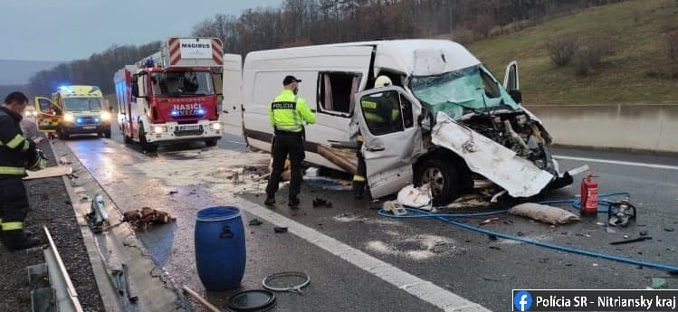 TRAGIKUS BALESET: Tartálykocsiba hajtott egy furgon, meghalt egy 62 éves nő
