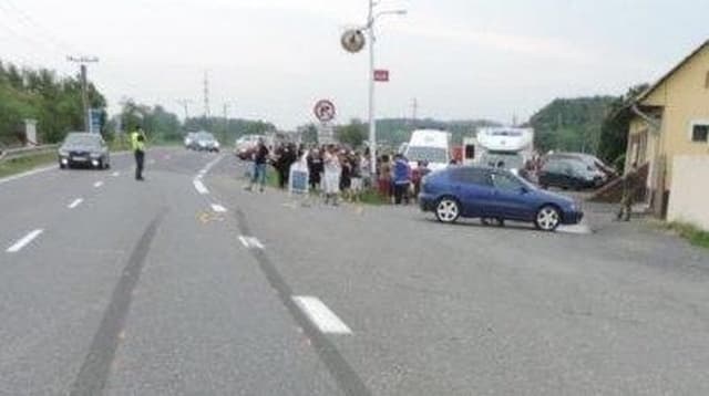 BALESET: Villanyoszlopnak rohant egy Volkswagen Golf, egy ember meghalt