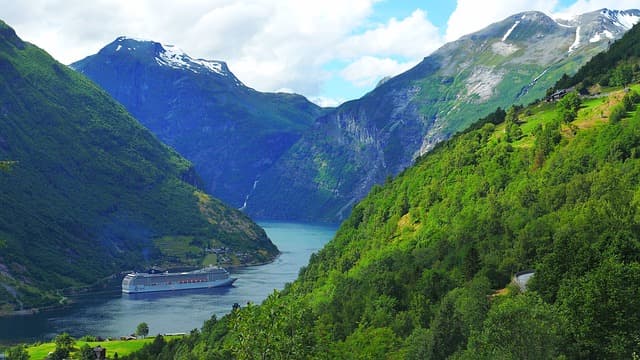 Norvégia le fogja zárni fjordjait a környezetszennyező óriási üdülőhajók előtt