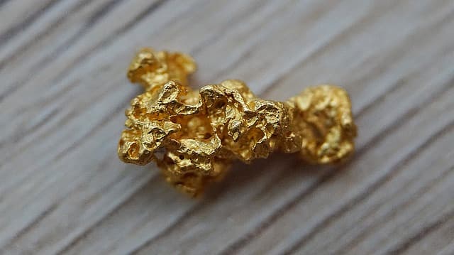 Közel másfél kilós aranyrögöt talált egy hobbikutató (FOTÓ)