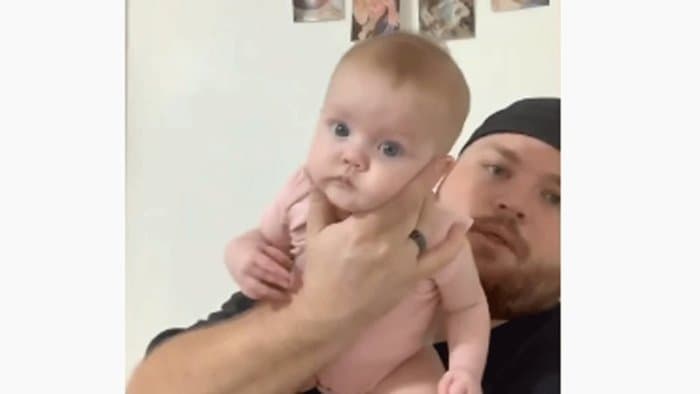 Hogyan altassunk el egy sírós babát? Egyszerű trükköt mutatott egy apuka (VIDEÓ)