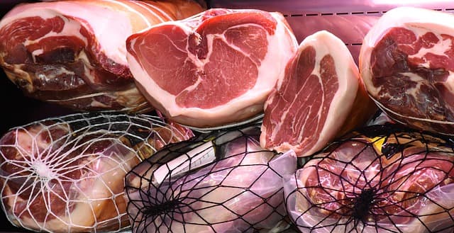 A vörös és feldolgozott húsok kis mennyiségben is növelik a bélrák kockázatát
