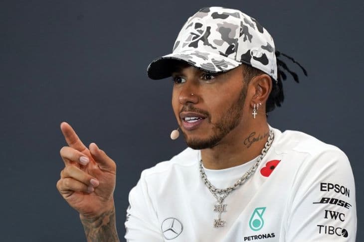 A szüleiről áradozik Lewis Hamilton