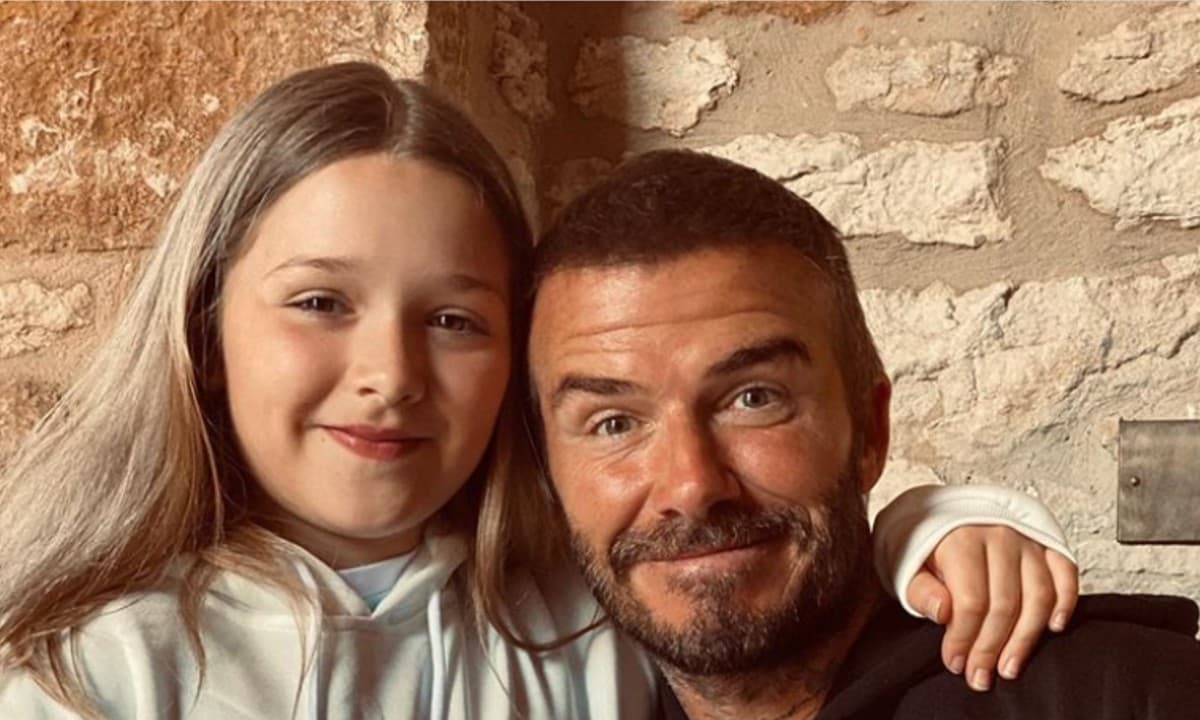 Kitört a botrány az Instagramon, mert David Beckham szájon puszilta a lányát – FOTÓ 