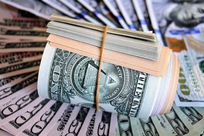 Valóban lehet pénzen boldogságot venni? A kutatók 10 ezer dollárt osztottak szét, érdekes eredmény született