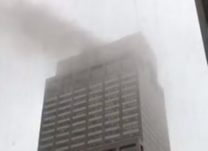 Épületbe csapódott egy helikopter New Yorkban, egy ember meghalt (videó)