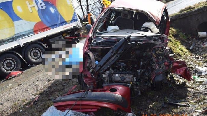 Halálos baleset: nem adott előnyt a kamionos, a Citroen sofőrje a helyszínen meghalt