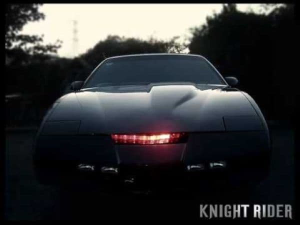 Elárverezték a Knight Rider híres K.I.T.T.-jének egy másolatát