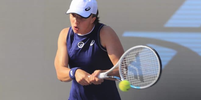 Australian Open: Kiesett a nőknél a világelső Swiatek