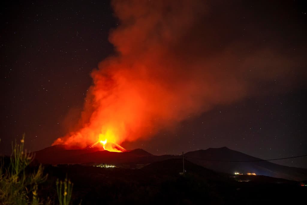 Lezárták a cataniai repülőteret az Etna kitörése miatt