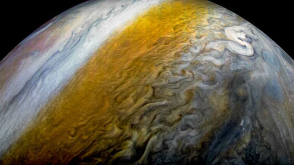 Megfejtették a Jupiter színes gyűrűinek titkát