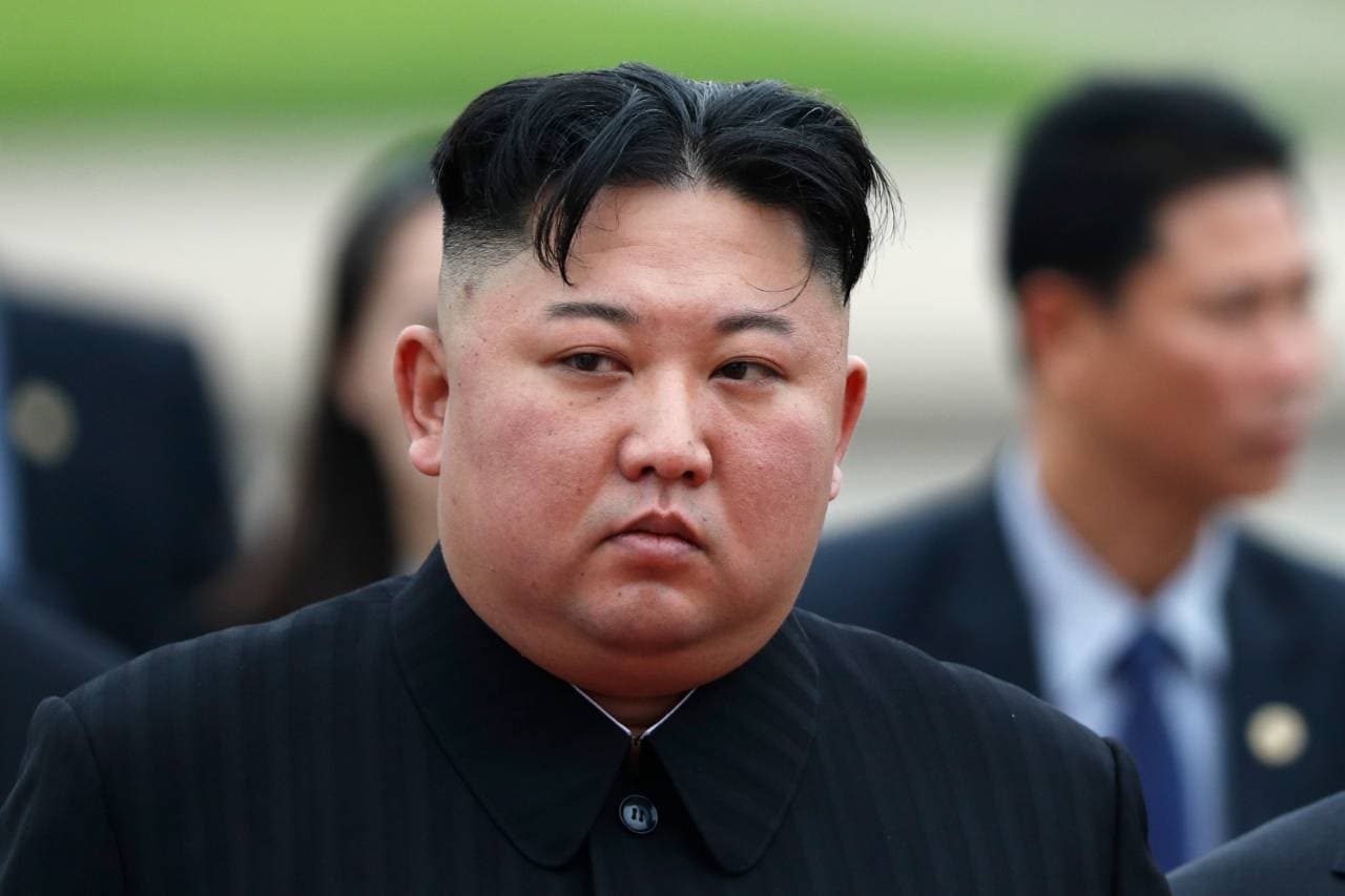 Észak-Korea kikelt magából, mert a japán kormányfő leballisztikusrakétázta a sorozatlövő szupercsúzlijukat!